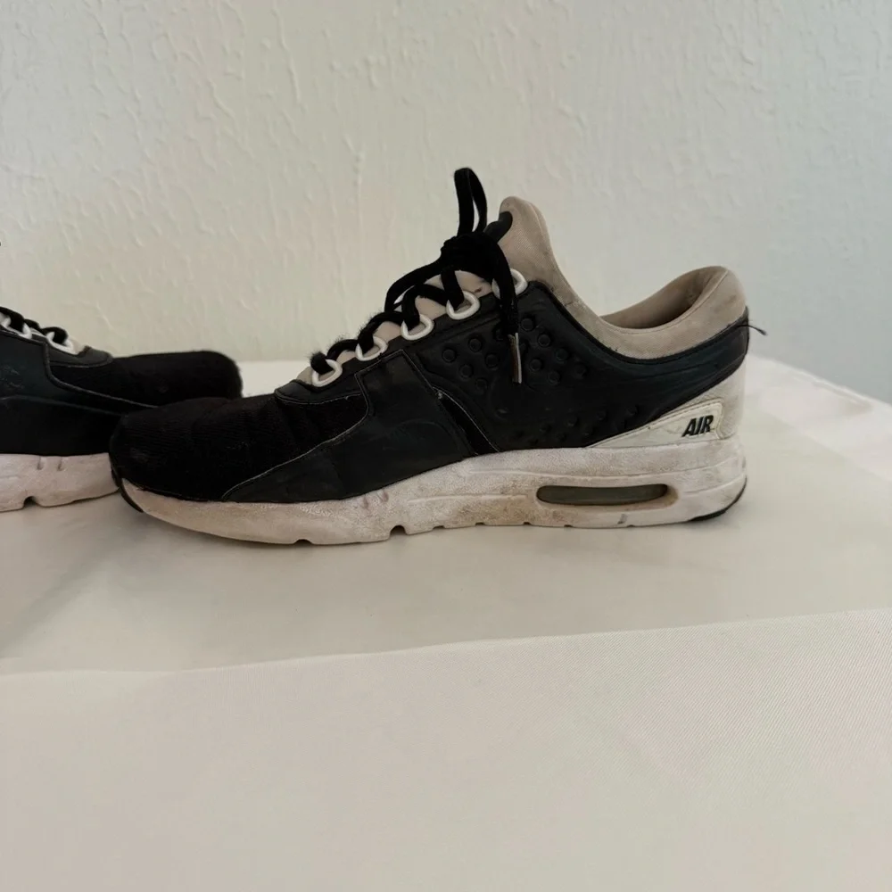 Nike Air Max Zero Black and White Sneakers with Modern Air Max Design